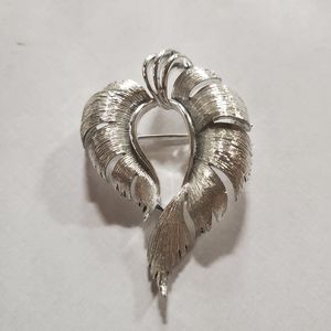 LISNER silver leaf broach Vintage